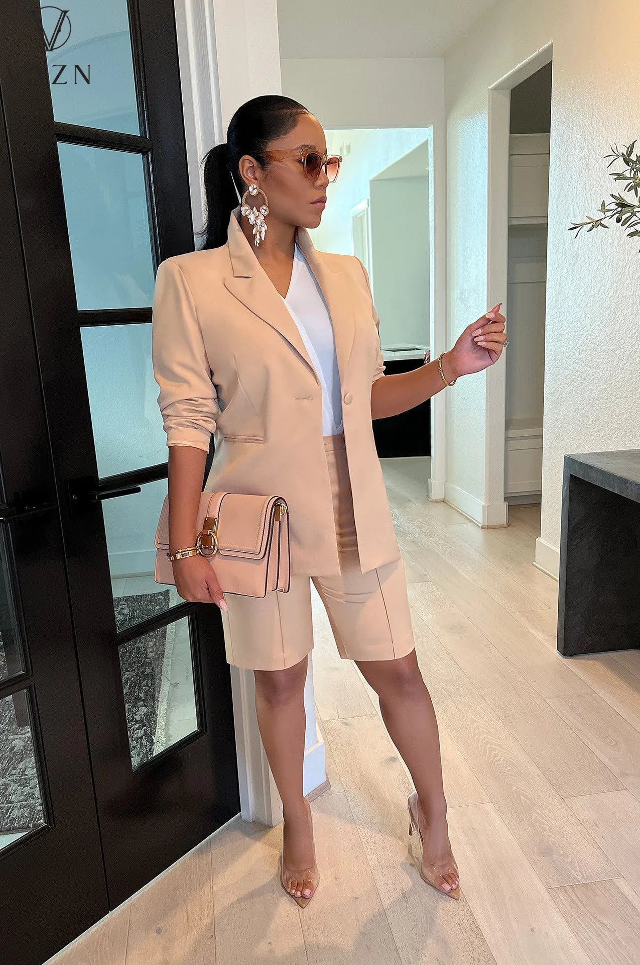 VAZN 2022 Street Casual Style Women Suit Long Sleeve Lapel Top Elastic Short Pants Pure Color Lady Two Piece Sets